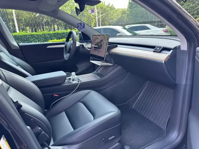 Tesla Model Y — Фото автомобиля 6