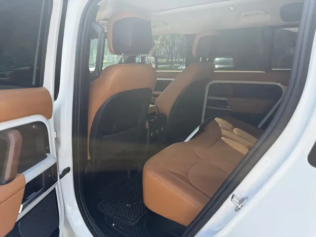 Land Rover Defender — Фото автомобиля 7