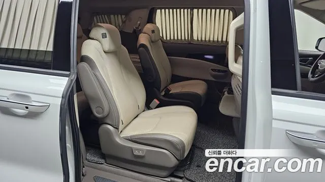Kia Carnival Generation 4 — Фото автомобиля 11