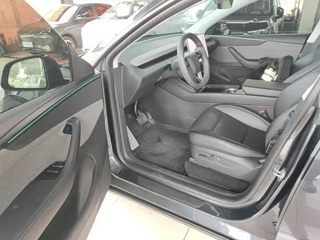 Tesla Model Y — Фото автомобиля 15