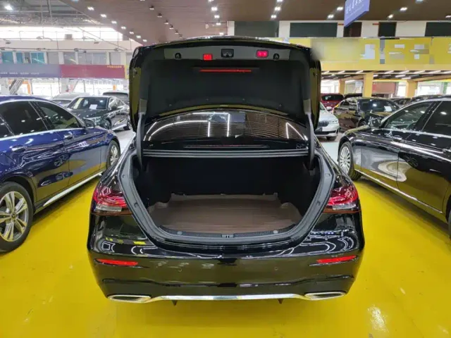 Mercedes-Benz E-Class — Фото автомобиля 8