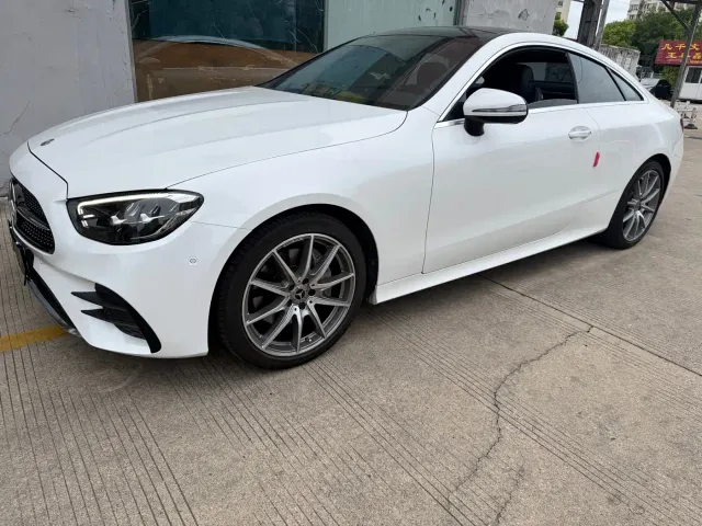 Фотография автомобиля — Mercedes-Benz E-Class