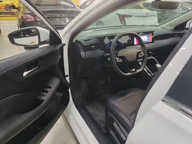 Roewe i5 — Фото автомобиля 15