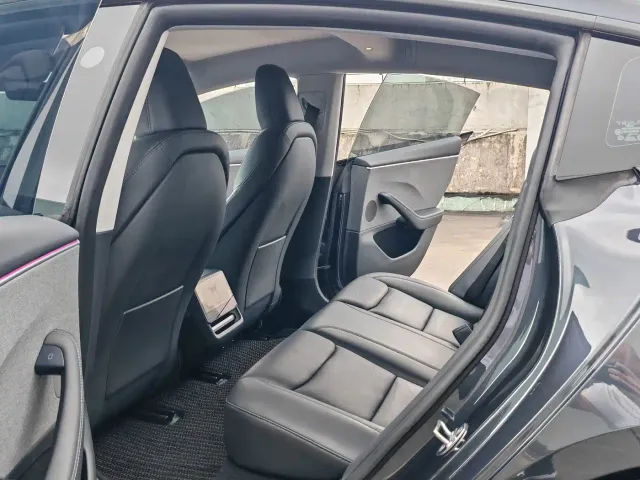 Tesla Model 3 — Фото автомобиля 10