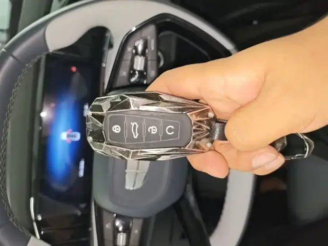 Geely Boyue L 2023 1.5TD DCT Glory Edition — Фото автомобиля 8