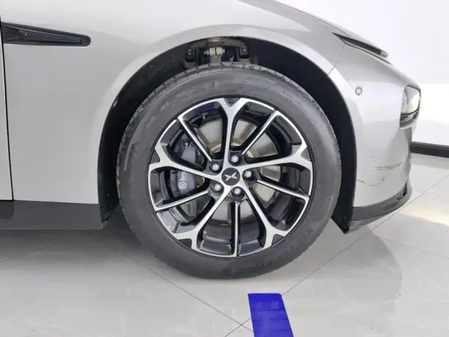 Xpeng P7 — Фото автомобиля 6