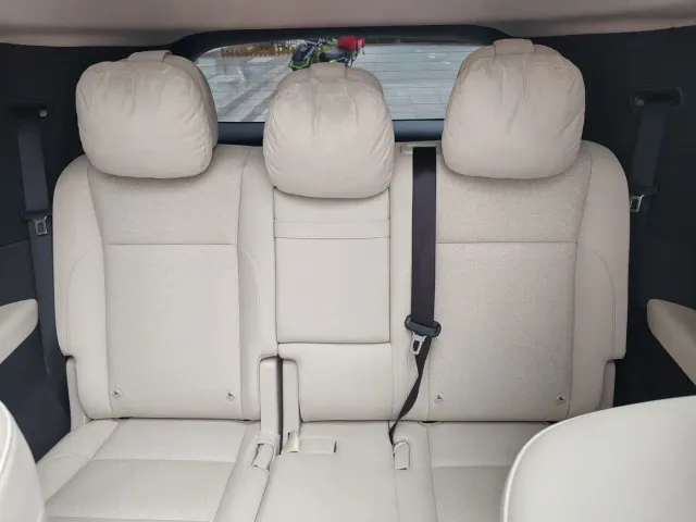 Li Auto MEGA — Фото автомобиля 18