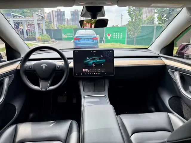 Tesla Model Y — Фото автомобиля 5