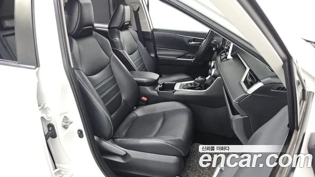 Toyota RAV4 — Фото автомобиля 12