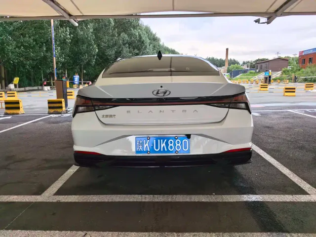Hyundai Elantra — Фото автомобиля 18