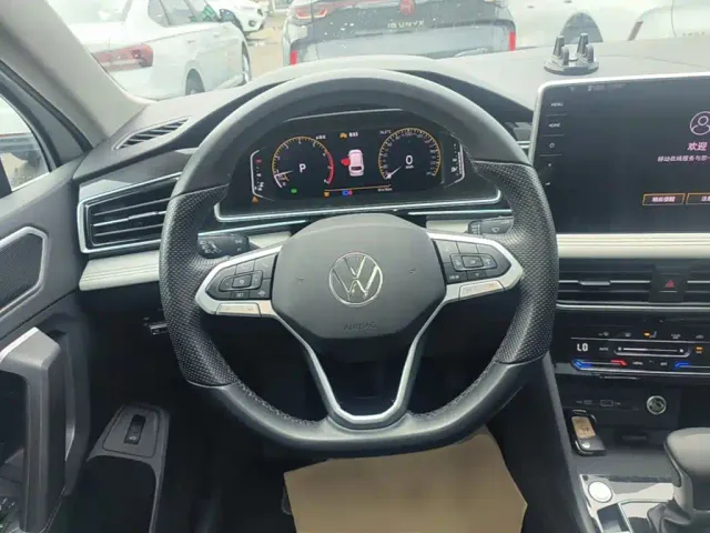 Volkswagen Tiguan L — Фото автомобиля 10