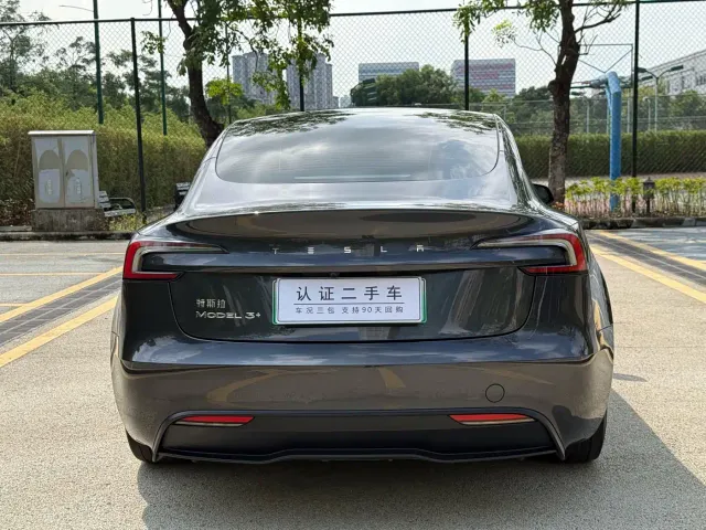 Tesla Model 3 — Фото автомобиля 12