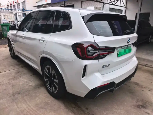 BMW iX3 — Фото автомобиля 13