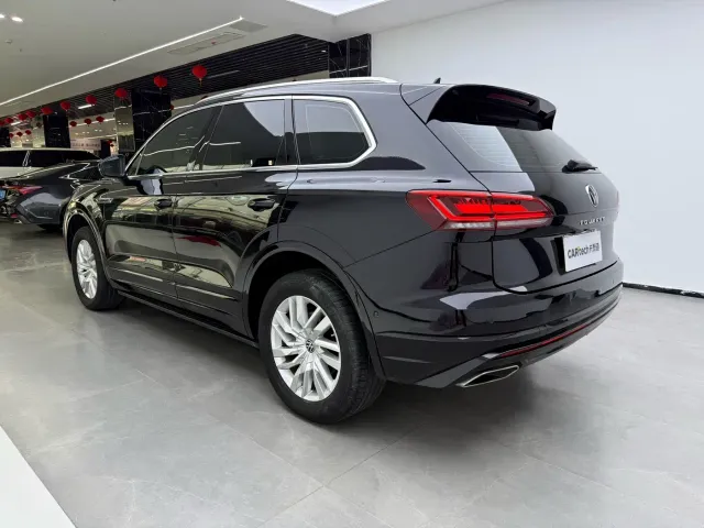 Volkswagen Touareg — Фото автомобиля 9