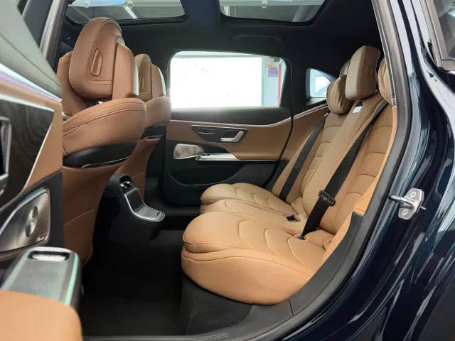 Mercedes-Benz E-Class — Фото автомобиля 15