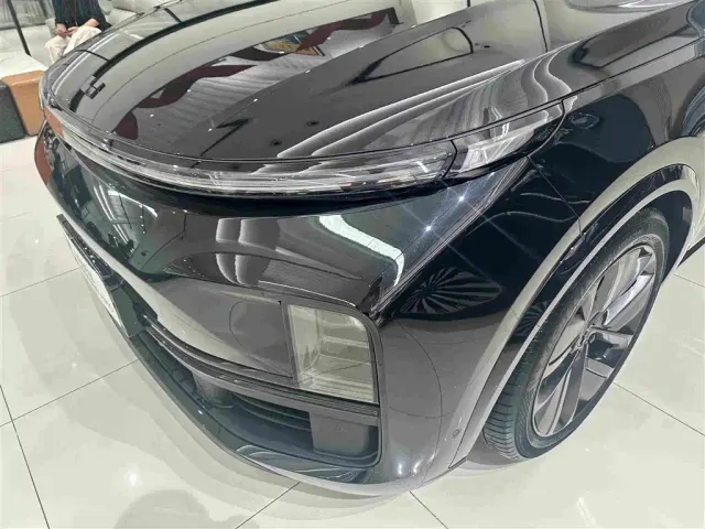 Li Auto L8 — Фото автомобиля 3
