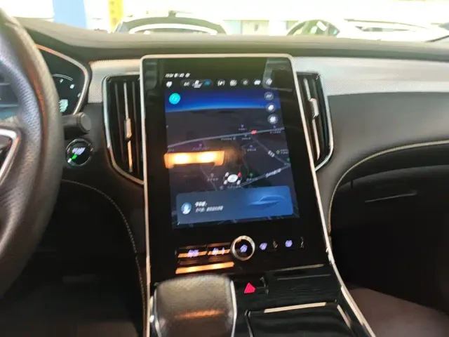 Roewe i6 MAX — Фото автомобиля 12