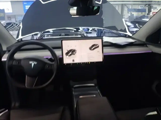 Tesla Model Y — Фото автомобиля 17