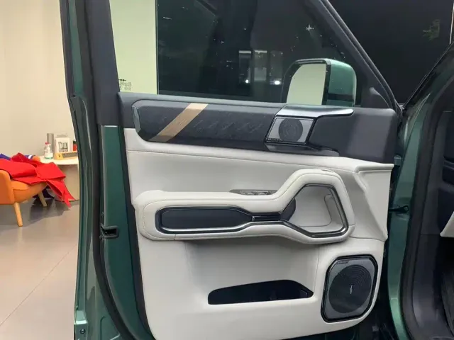 BYD FangChengBao Leopard 8 — Фото автомобиля 7
