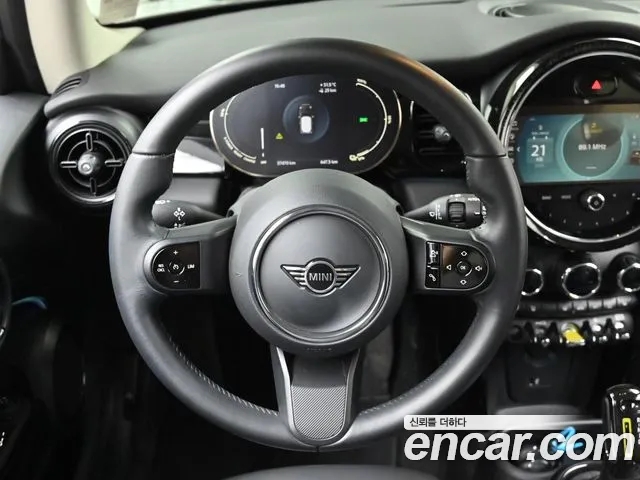 MINI Cooper Electric — Фото автомобиля 13