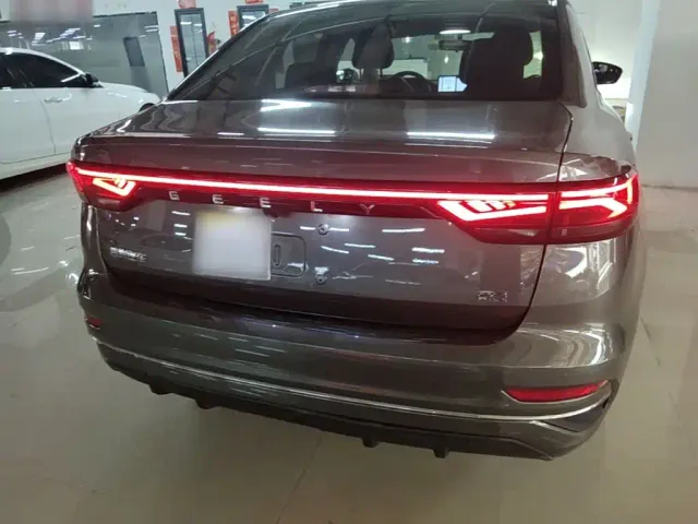 Geely Emgrand — Фото автомобиля 5