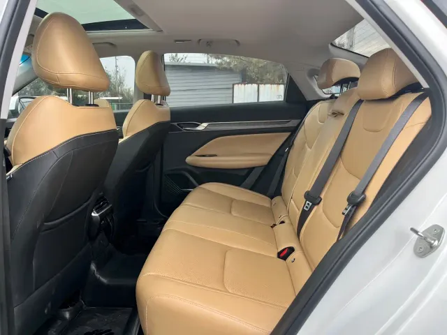 Geely Emgrand L — Фото автомобиля 9