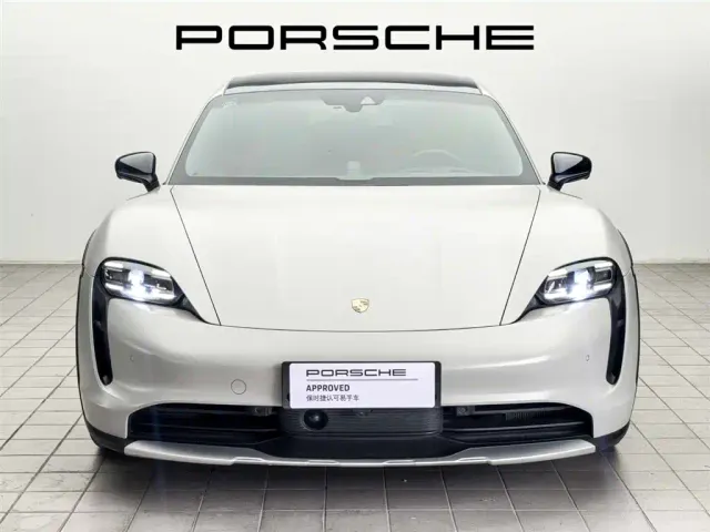 Porsche Taycan — Фото автомобиля 2