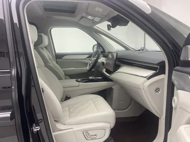 Volvo EM90 — Фото автомобиля 18