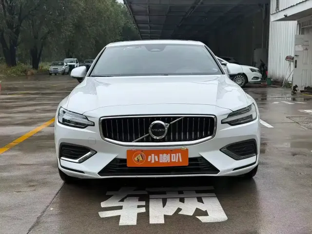 Volvo S60 — Фото автомобиля 2
