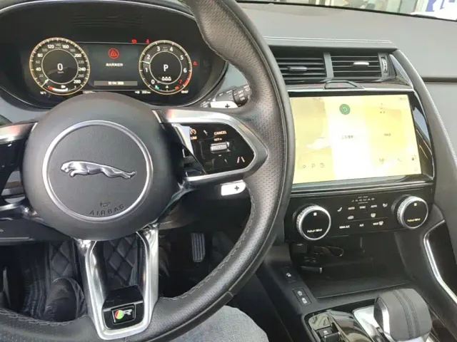 Jaguar E-PACE — Фото автомобиля 9