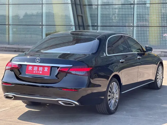 Mercedes-Benz E-Class — Фото автомобиля 4