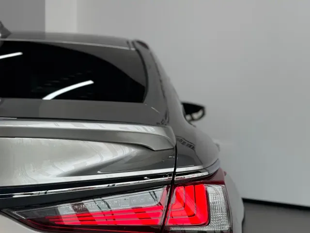 Lexus ES — Фото автомобиля 24