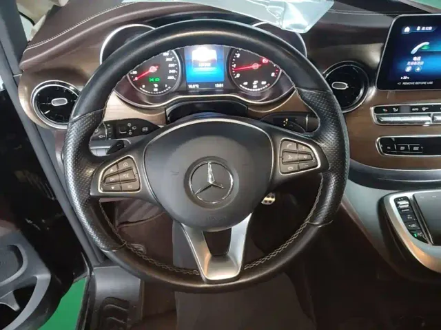 Mercedes-Benz V-Class — Фото автомобиля 10