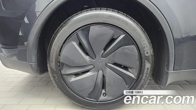 Tesla Model Y — Фото автомобиля 5