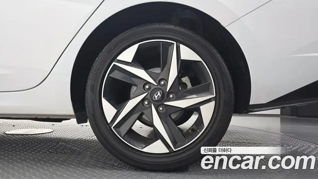 Hyundai AVANTE Avante (CN7) — Фото автомобиля 18