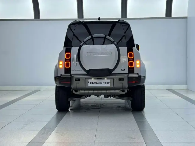 Land Rover Defender — Фото автомобиля 4