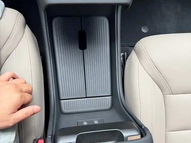 Volvo XC70 Plug-in Hybrid — Фото автомобиля 17