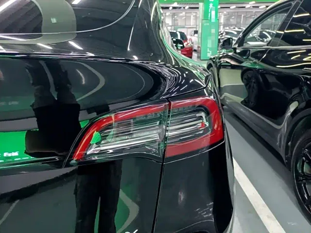 Tesla Model Y — Фото автомобиля 7