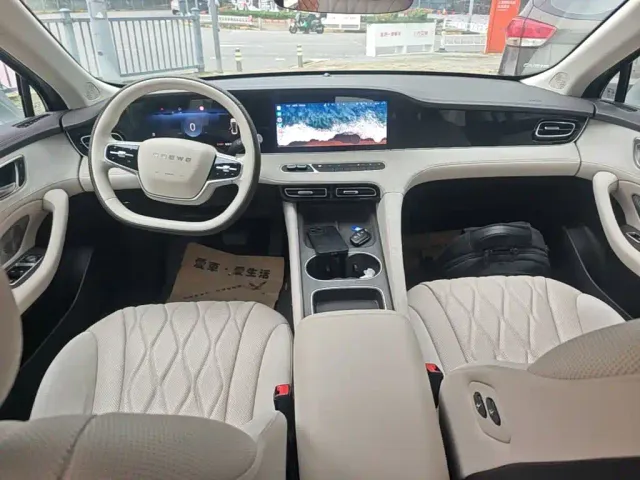 Roewe D7 — Фото автомобиля 9