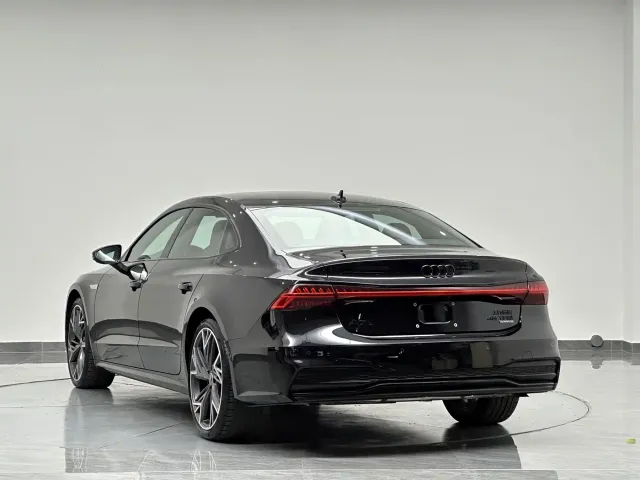 Audi A7L — Фото автомобиля 5