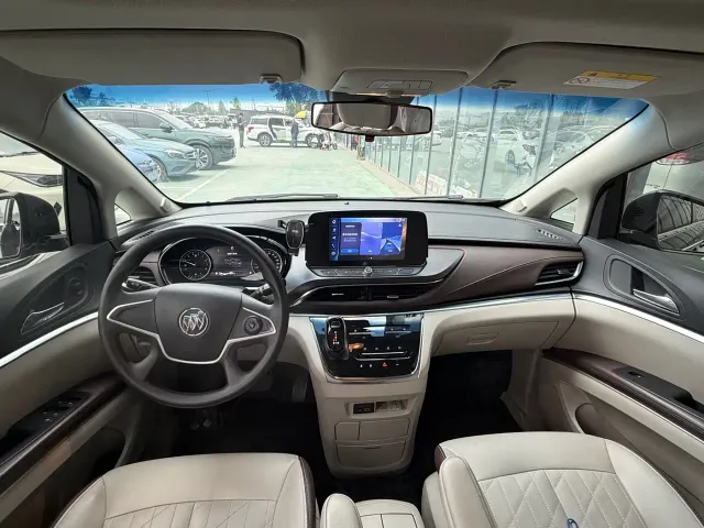 Buick GL8 — Фото автомобиля 6