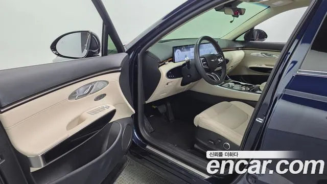 Genesis GV70 — Фото автомобиля 10