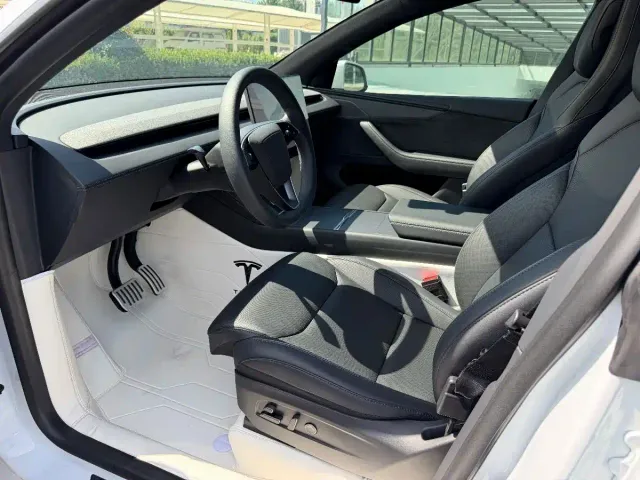 Tesla Model Y L — Фото автомобиля 7