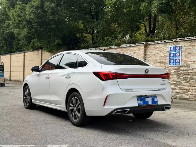 Changan Eado — Фото автомобиля 4