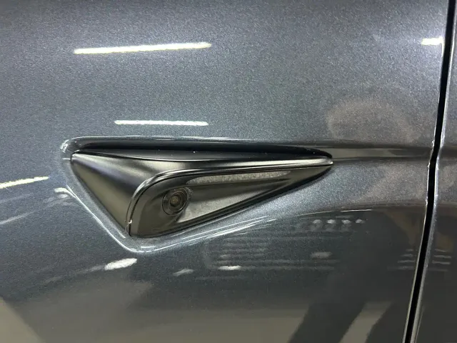 Tesla Model 3 — Фото автомобиля 13