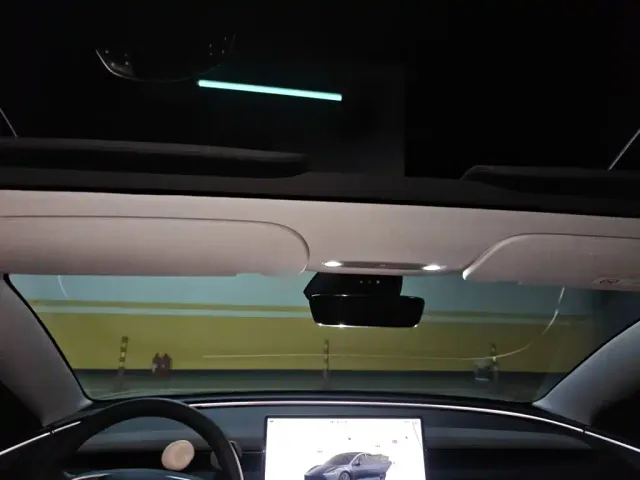 Tesla Model 3 — Фото автомобиля 14