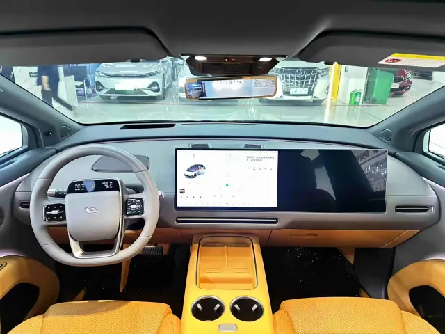 Li Auto i8 — Фото автомобиля 7