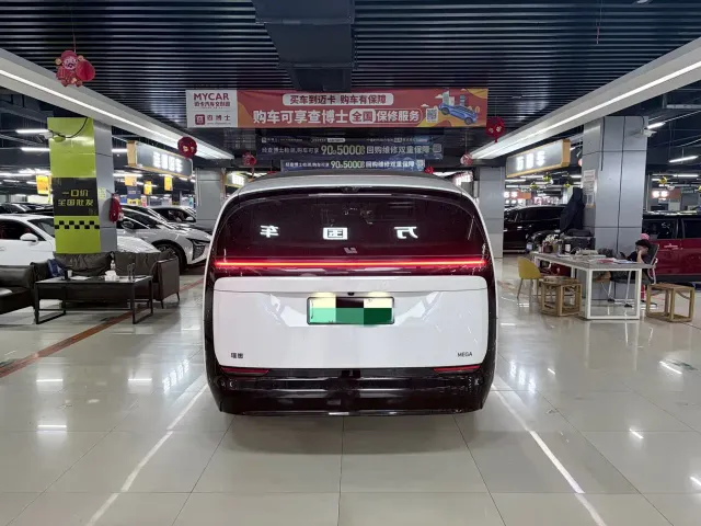 Li Auto MEGA — Фото автомобиля 9