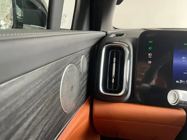 AITO Wenjie AITO M9 2024 Extended Range Ultra 42kWh 6-Seater — Фото автомобиля 20