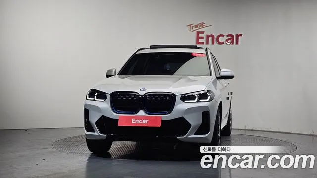 BMW iX3 — Фото автомобиля 3
